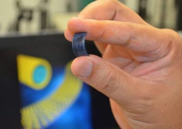 Batteria smartphone ricaricabile in pochi secondi creata da ricercatori Usa