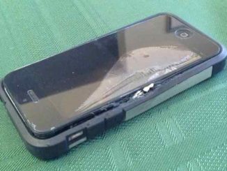 L'iPhone gli esplode in tasca: gravi ustioni alla gamba per un ciclista