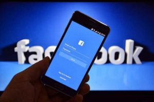Facebook, l'app per Android si aggiorna: si potranno scaricare video in HD