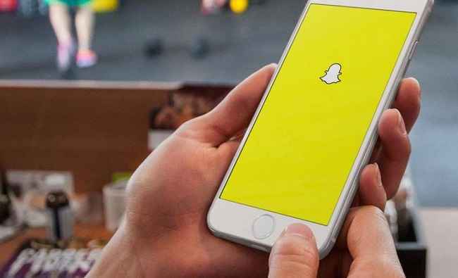 Snapchat, aggiunta la barra di ricerca per cercare gruppi e amici
