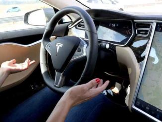 Tesla Model S, l'Autopilot salva un'altra vita: frena prima dell'incidente