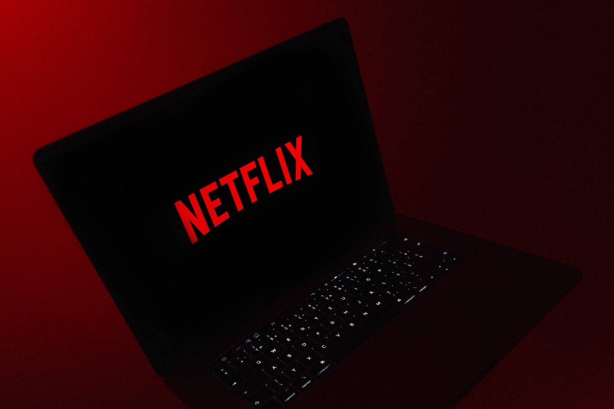 Pessime notizie per tutti gli utenti abbonati a Netflix e Prime Video 