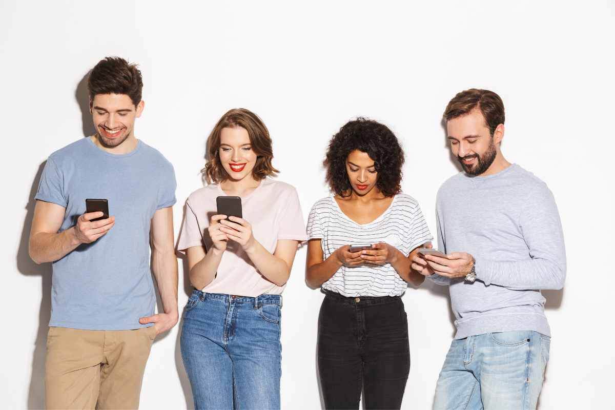 i giovani non sanno rinunciare al cellulare