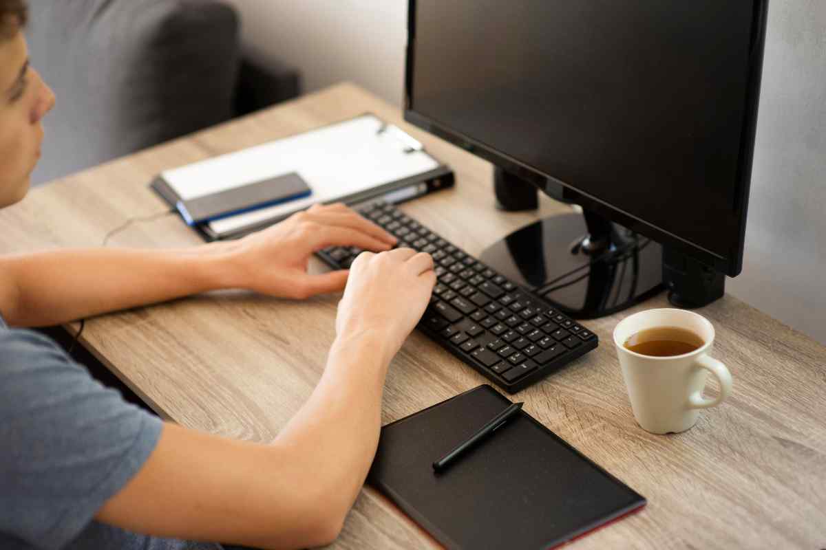 Tastiera laptop, se la pulisci in modo errato rischi danni permanenti al  computer: come fare per evitare problemi - Mr. Informatico