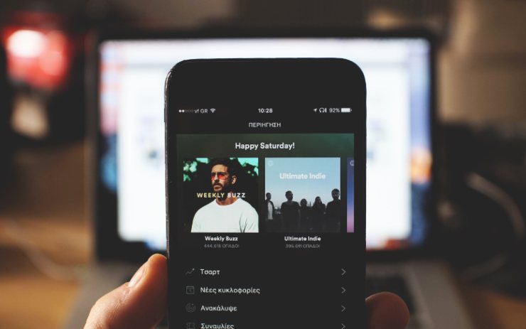 spotify permette di condividere testi di canzoni sui social