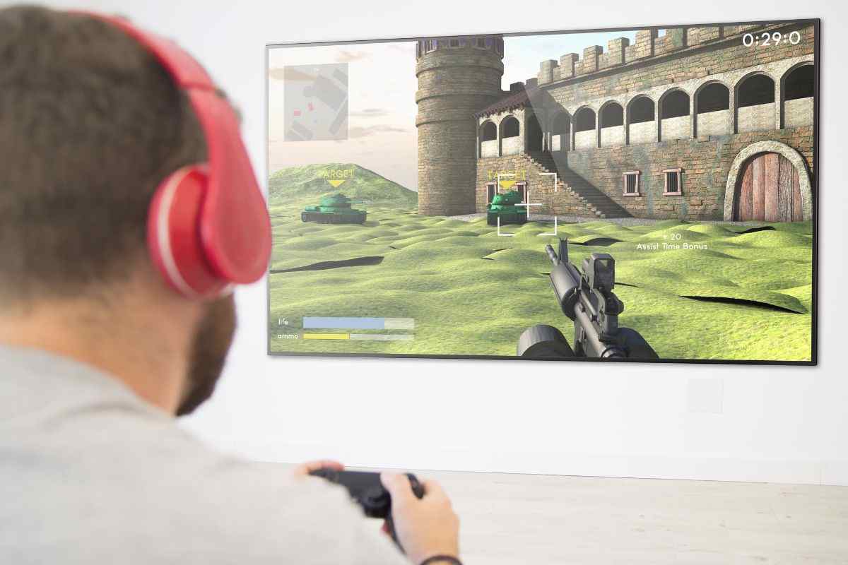 Giocatore alle prese con un videogame