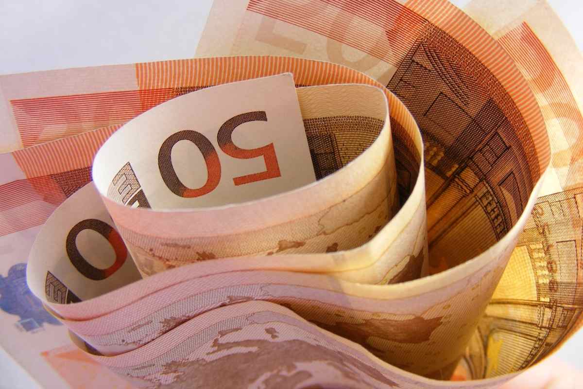 Nuovo sostegno famiglie italiane 300 euro