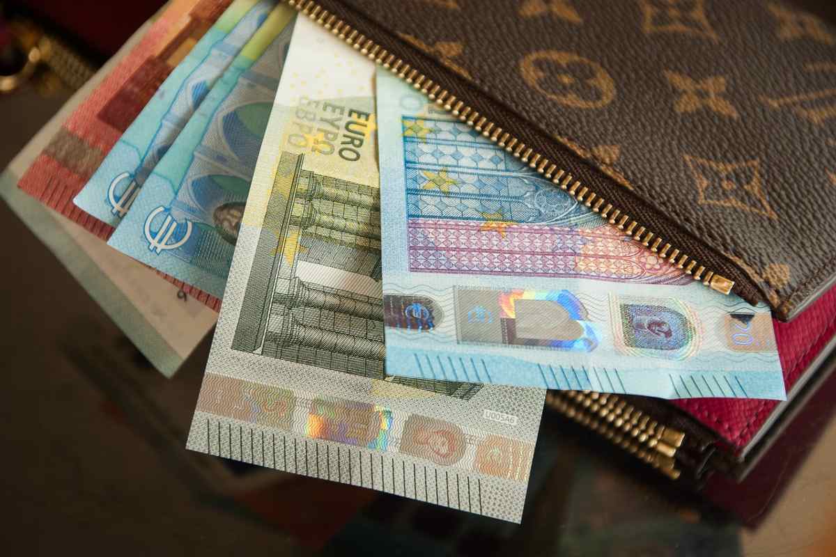 Nuovo sostegno famiglie italiane 300 euro