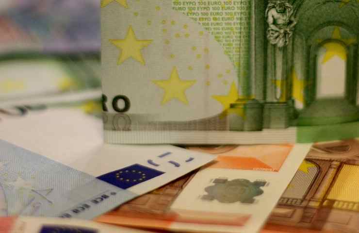 Nuovo sostegno famiglie italiane 300 euro