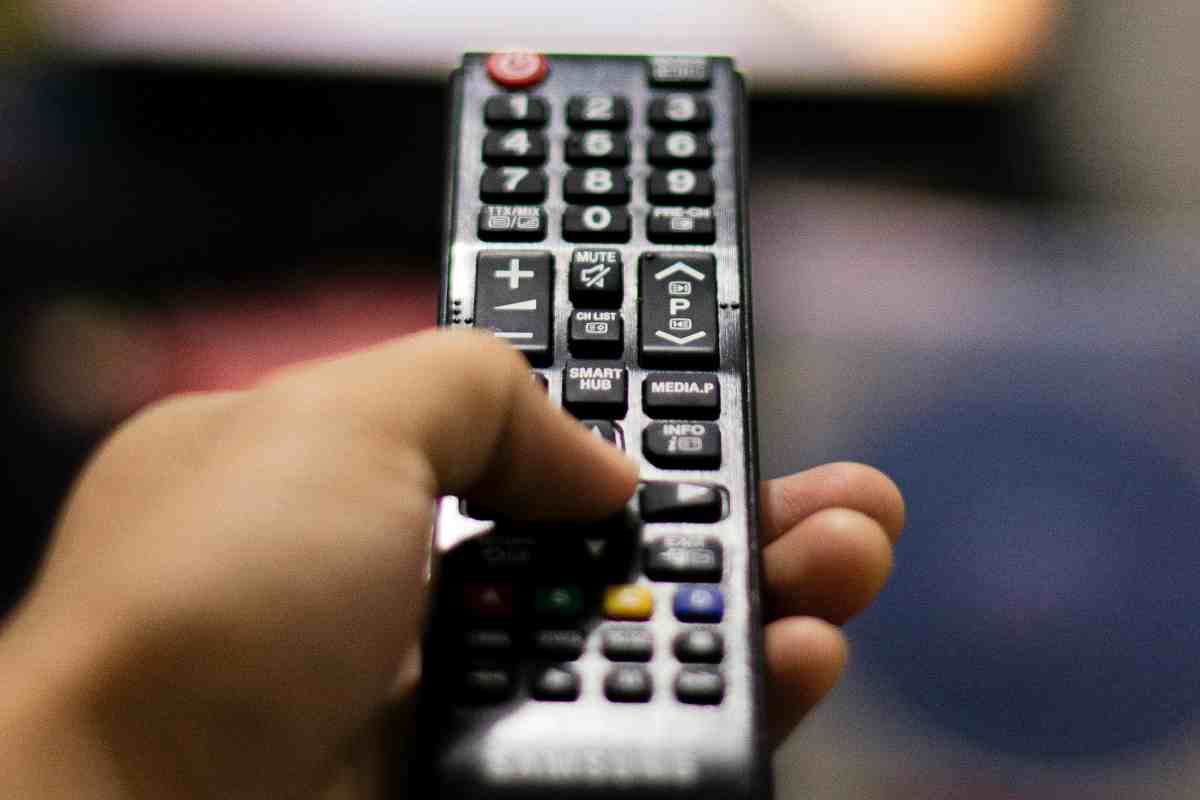 Telecomando televisore pulsante segreto