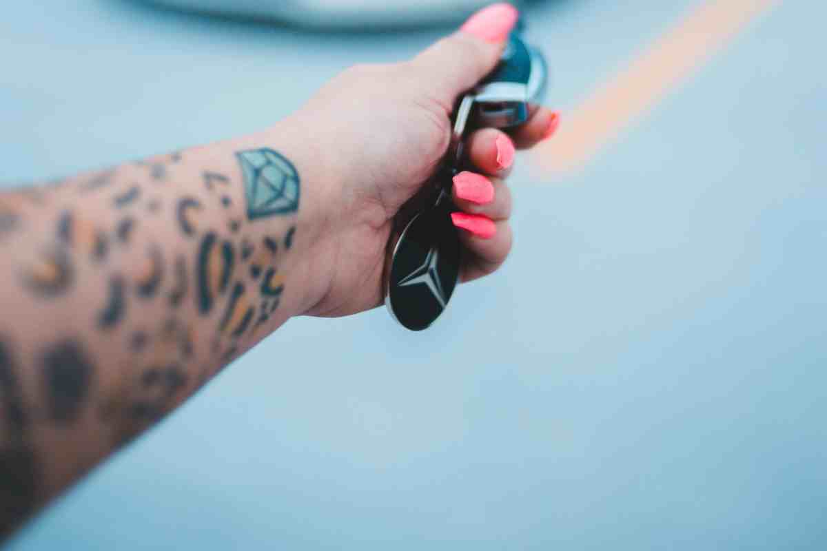 Telecomando auto premi due volte