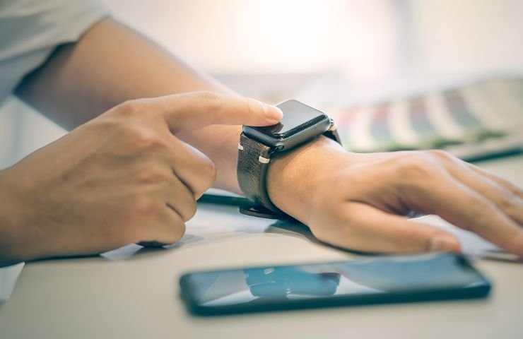 Connettere smartwatch con lo smartphone