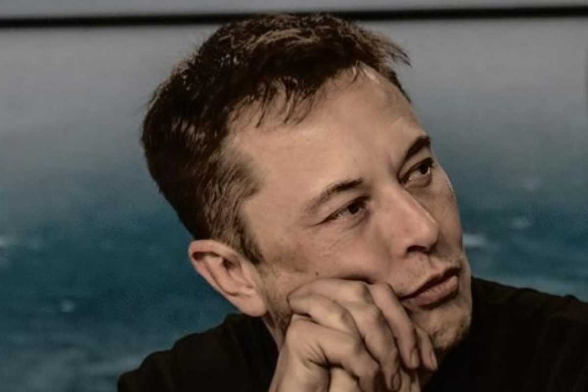 Elon Musk lancia l'allarme