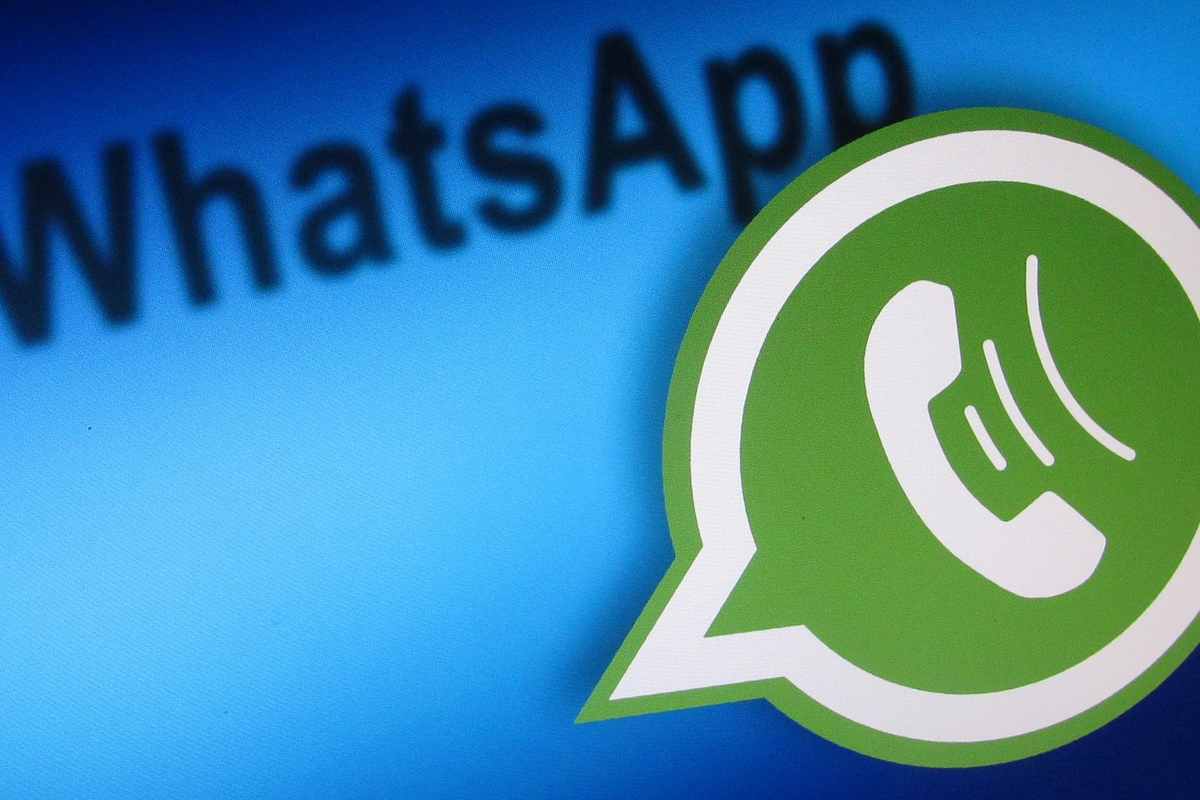 Whatsapp messaggi con lettere colorate
