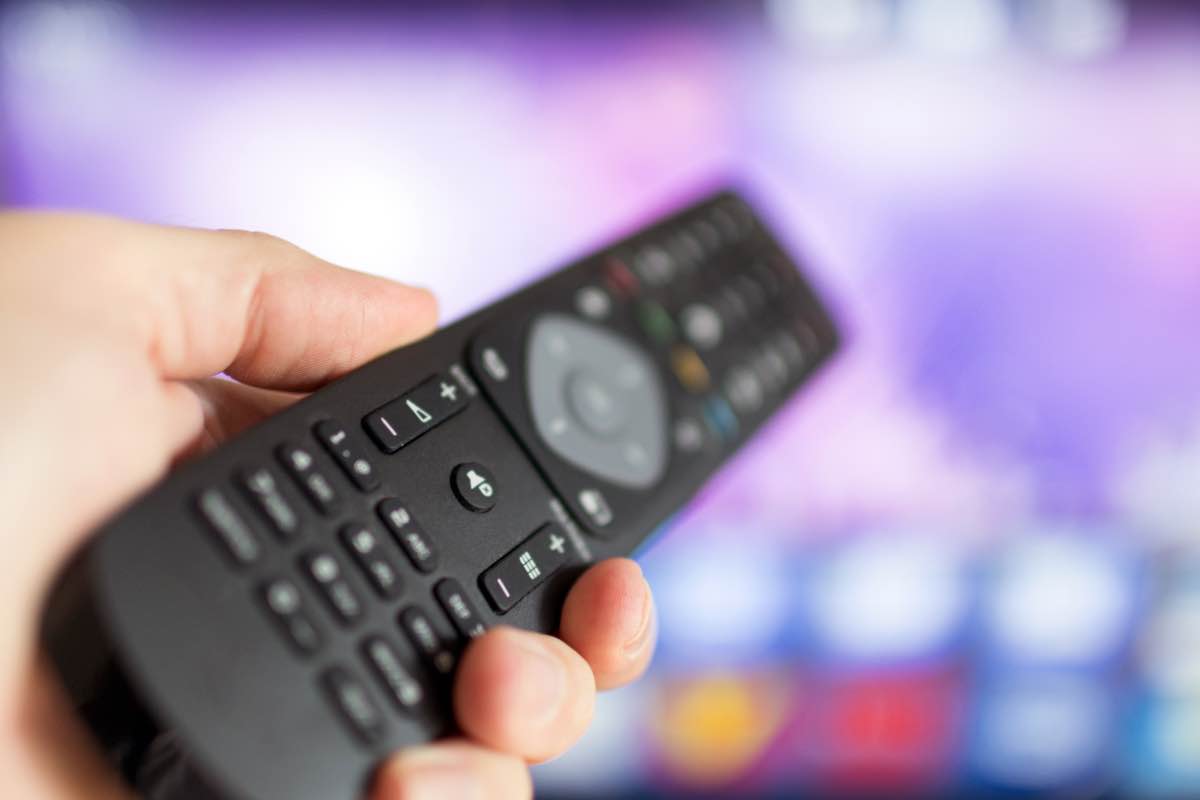 Telecomando per digitale terrestre connesso alla tv