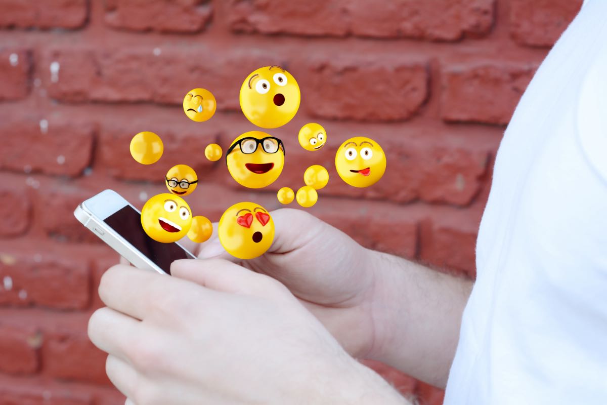 Utilizzo 3D delle emoji di Google per smartphone